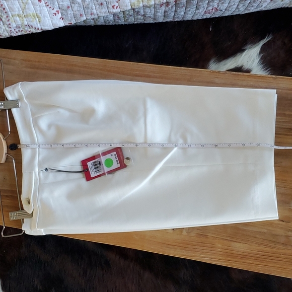 Vince Camuto Bermuda Shorts - Picture 7 of 8